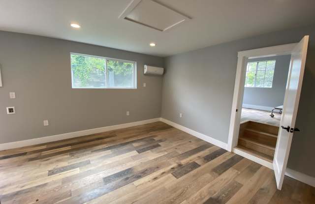 6208 Burwood Avenue Gallery 4