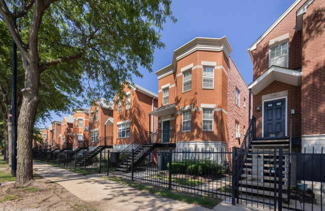 1463 N Larrabee Street photos photos