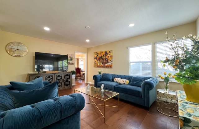 Beautifully Updated, Napa Home Near Downtown Gallery 4