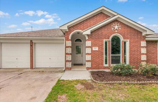 Luxury Lease on 1+ Acre with Saltwater Pool & Workshop in Ponder ISD! photos photos