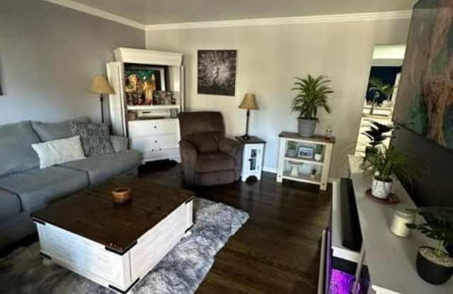 22504 Hoffman Gallery 4