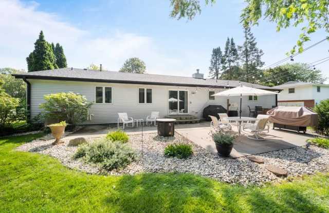 Lake Geneva Family-Friendly Furnished Home Available for Monthly  Mid-Term Rentals photos photos