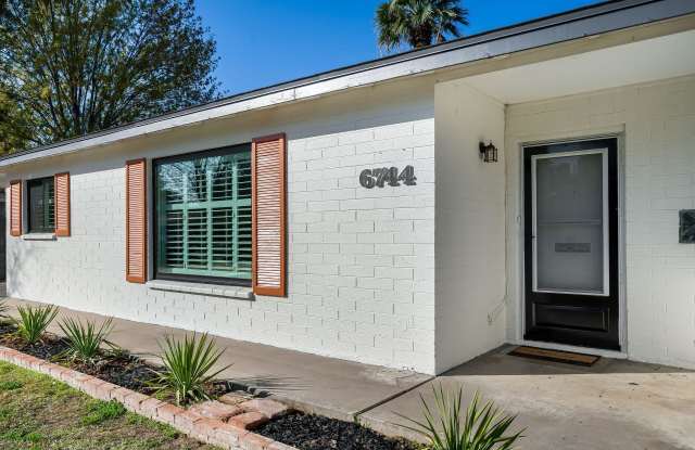 6744 N 14th Drive Gallery 2