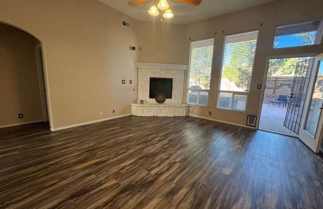 Enchanted Hills. Beautiful 5 bedroom 3 bath home in NE Rio Rancho. Gallery 4