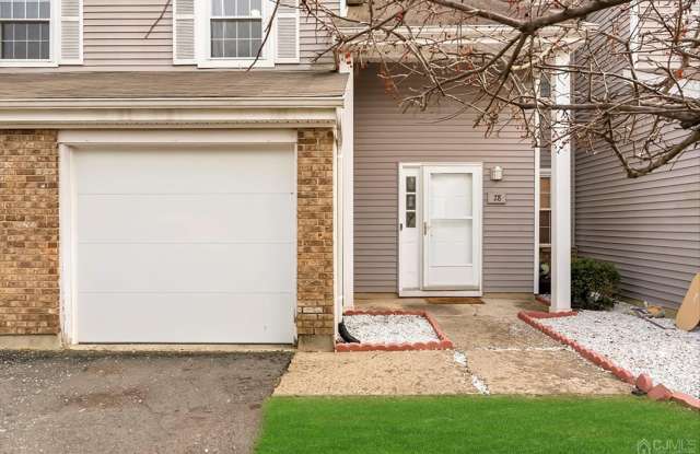 28 Renaissance Lane - 28 Renaissance Lane, New Brunswick, NJ 08901