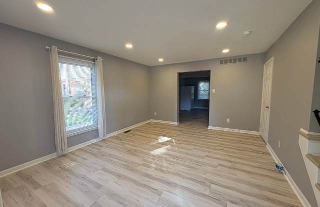 Charming 3BD/1.5BA Townhome w/ Reserved Parking in Nottingham, MD! Gallery 3