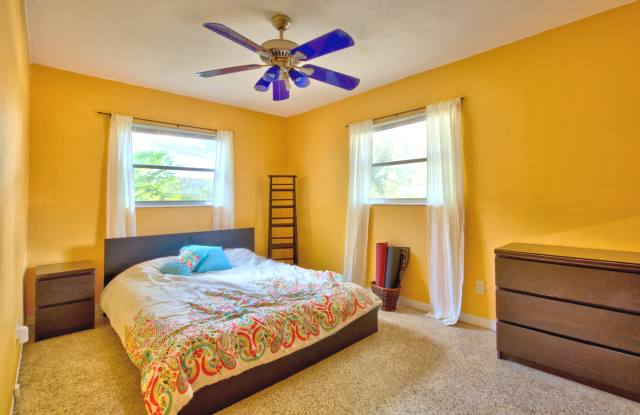 10237 62nd Avenue North - 10237 62nd Ter, Seminole, FL 33772