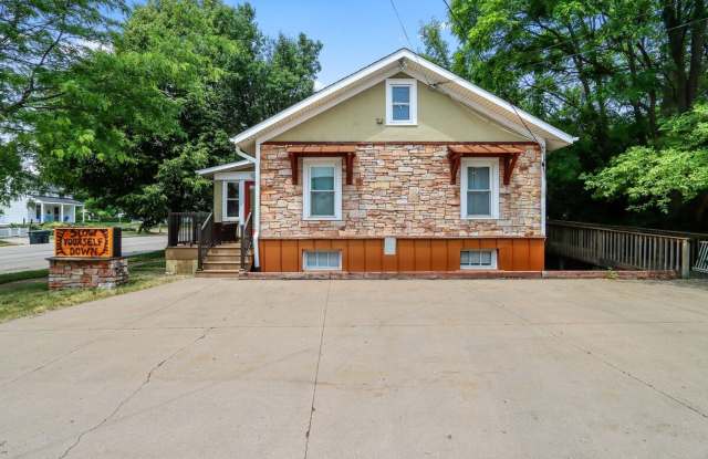 Dog-Friendly Downtown Lake Geneva Home – Available for Monthly & Mid-Term Rentals Gallery 1