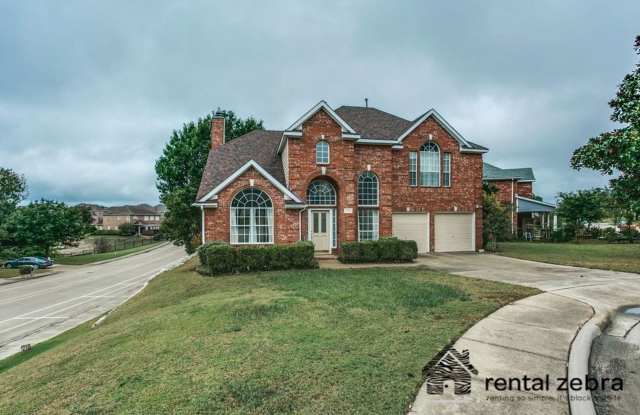 Rockwall: Gorgeous two story with three living areas - 2944 Newport Drive, Rockwall, TX 75032