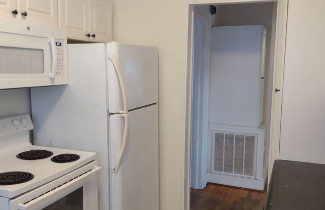 ****MOVE IN SAVINGS****Adorable Two Bedroom Home in Edgewood! Gallery 3