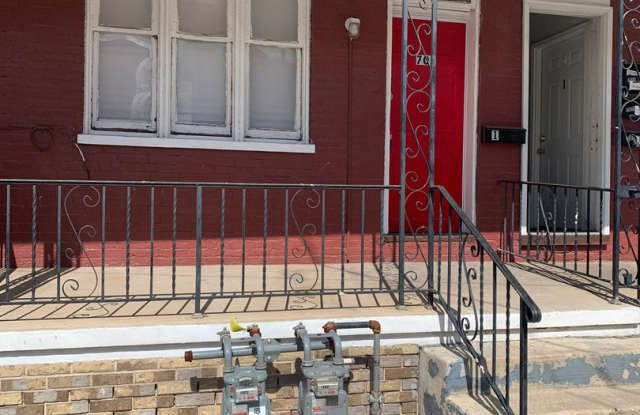 Available Now! 1st Floor, 1 Bedroom, Yard-York City SD photos photos Available Now! 1st Floor, 1 Bedroom, Yard-York City SD photos photos