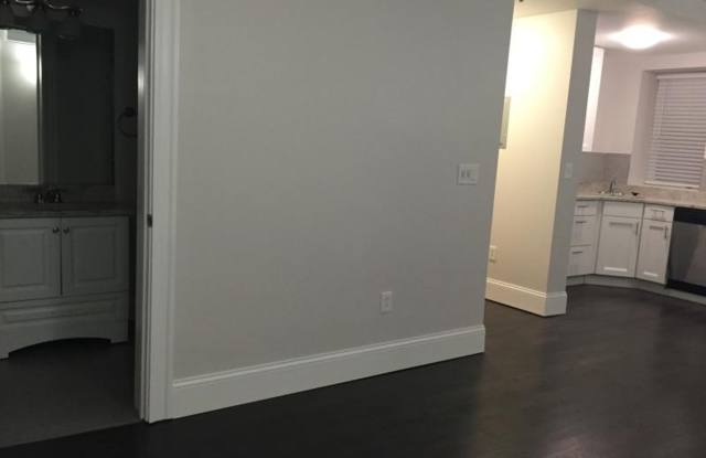 Nicely renovated 2 bed in the heart of Fenway! Gallery 4