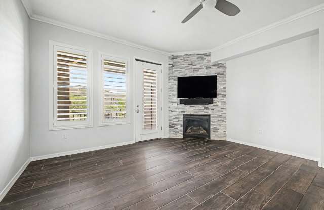 2/2 Bed/Bath RESORT Style LUXURY Condo in SCOTTSDALE Gallery 4