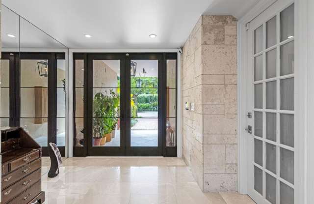 6124 Paradise Point Drive Gallery 2
