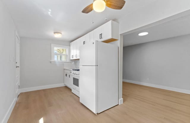 4561 Lake Avenue Gallery 3