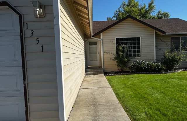 Fully Renovated Home in Crossroad Neighborhood! Gallery 4