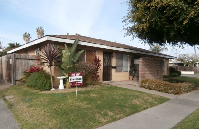 8172 Opal #B - 8172 Opal Circle, Huntington Beach, CA 92647
