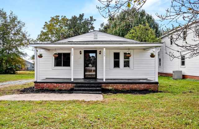 PRICE REDUCED! AND READY FOR QUICK MOVE-IN! CUTE 3 BEDROOM HOME! COME SEE TODAY! - 153 West Lillington Street, Angier, NC 27501