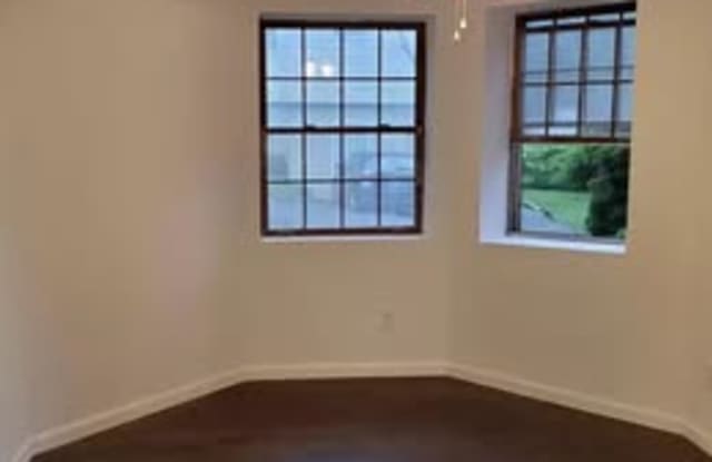 319 Chapman Dr Gallery 2