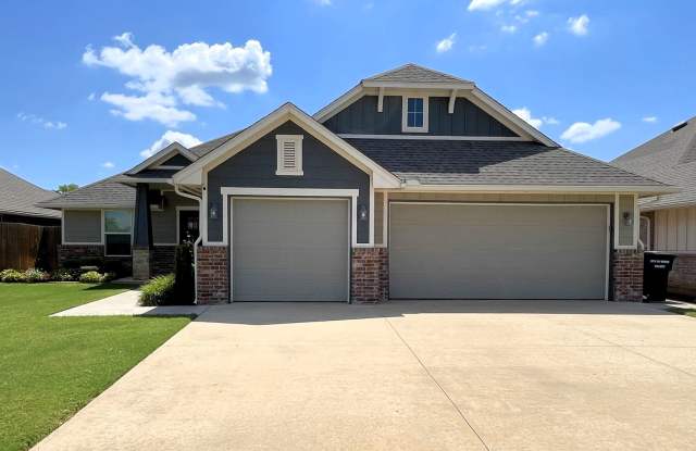 Luxurious Home in Moore School District! - 2800 Pebble Creek Street, Moore, OK 73160