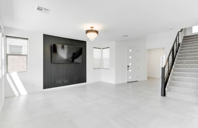 Stylish 4 Bed Home with Loft and Downstairs Suite in 89148 photos photos