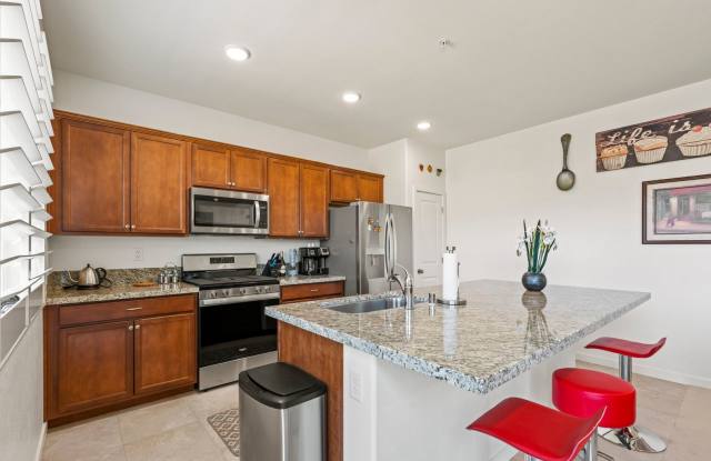Fully Furnished Modern Townhome with Flexible Leases and All Utilities Included Gallery 4