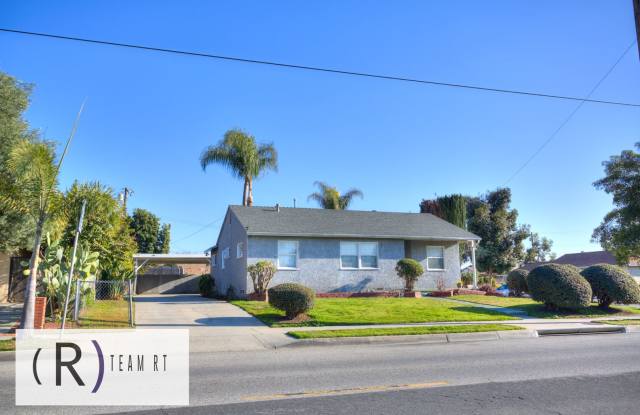 Renovated 3-Bedroom Front House at a Corner Lot with Ample Parking ! Gallery 1