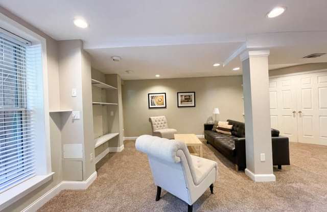 2724 Ontario Road NWBasement unit Gallery 3