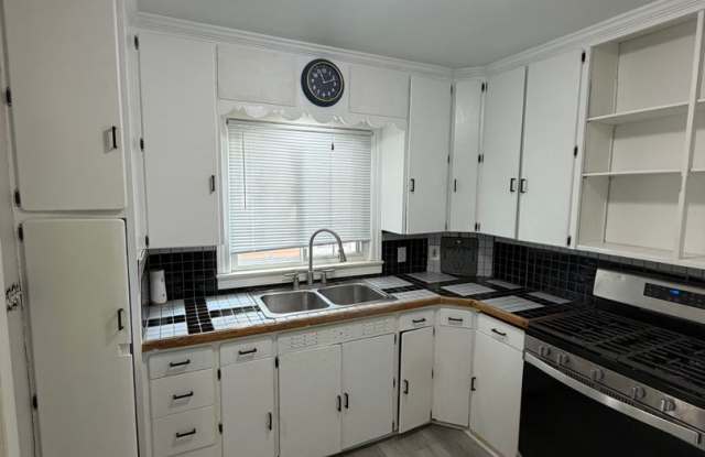 Beautifully Remodeled 3-Bedroom Home (section 8 approved) Gallery 4