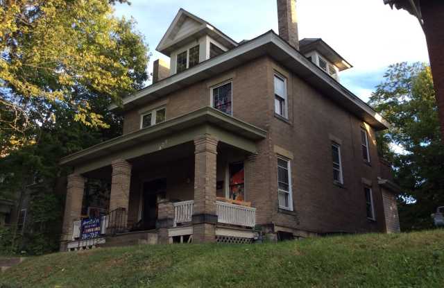 6 bedroom 2 full bath single family home with yard - 183 Frambes Avenue, Columbus, OH 43201