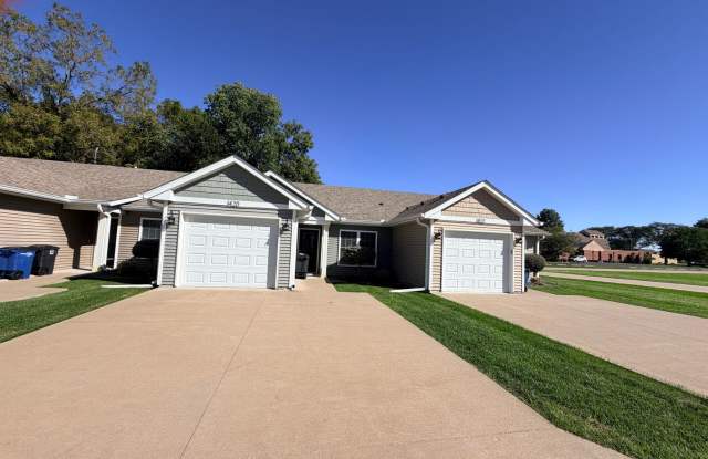 Charming 2-Bedroom Home with Garage in Convenient Moline Location Gallery 3