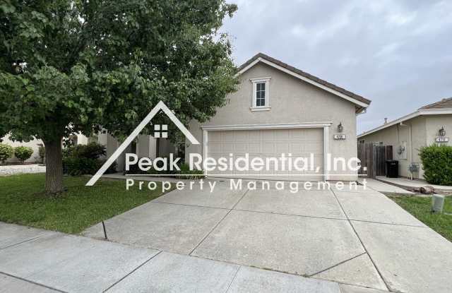 Spacious Elk Grove 3bd/2ba Home with 2 Car Garage - 4720 Millner Way, Elk Grove, CA 95757