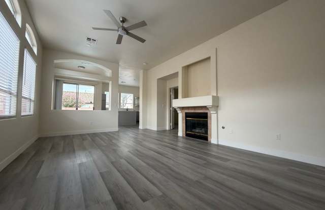 Beautiful 3 bedroom 2 bathroom home with Pool! Gallery 4