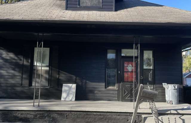 710 Jackson Avenue Gallery 2