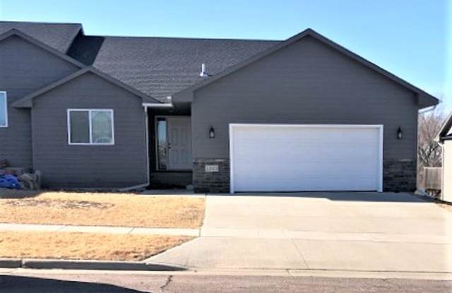 Spacious, Modern East Side Town Home - 1203 North Archer Avenue, Sioux Falls, SD 57103