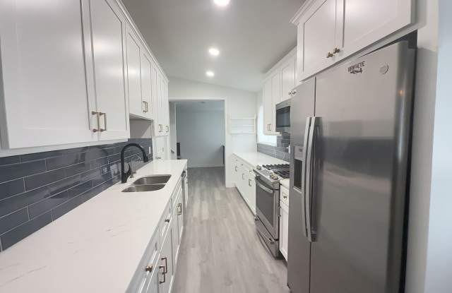 Spacious 5-Bedroom Virginia Beach Home with Workshop & Ample Storage Gallery 4