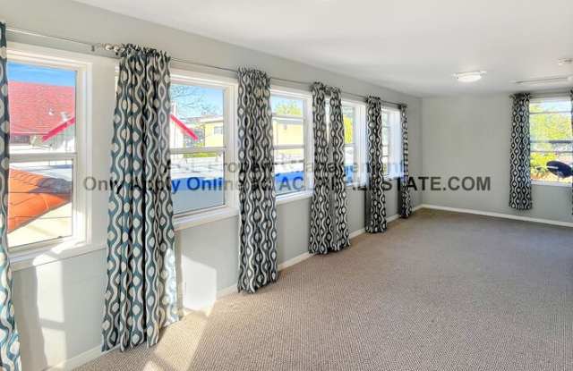 1323 Russell Way photos photos
