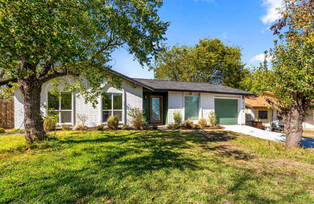 Beautifully Renovated East Austin Home with Large Fenced Yard photos photos