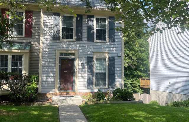 3 LEVEL TOWNHOUSE WITH FULL BASEMENT WITH FULL BATH photos photos