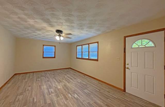 Cute & Clean Duplex Available Now! Gallery 3