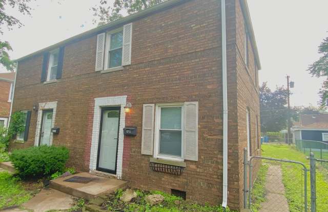 2 Bed 1 Bath Town House photos photos