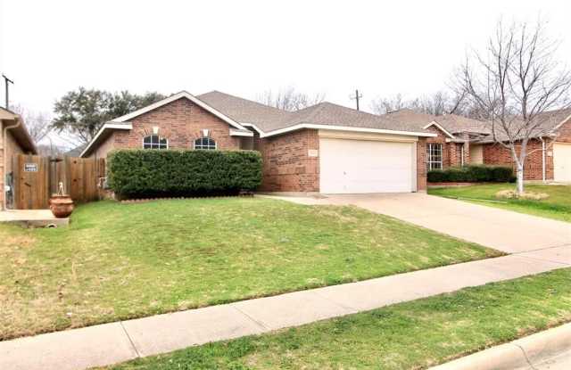 4713 Barnhill Lane - 4713 Barnhill Lane, Fort Worth, TX 76135