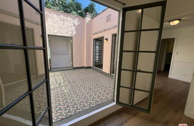 4956 S San Vicente Blvd photos photos