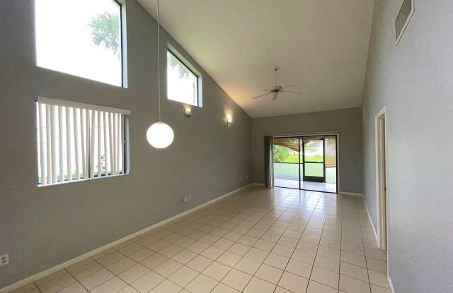 1644 SW Crossings Circle Gallery 3