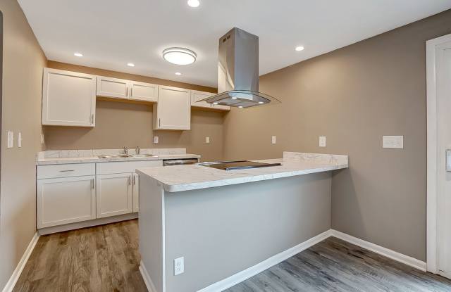 Beautifully remodeled Condo with Covered Parking! Gallery 4