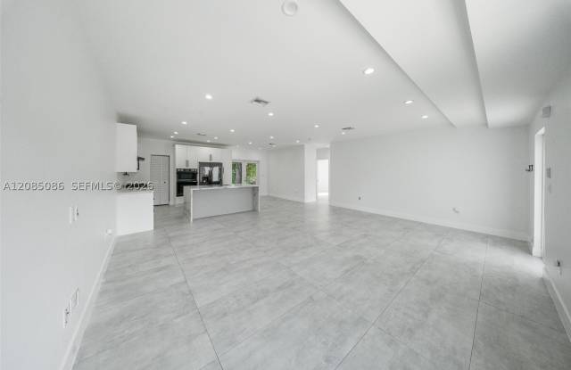 1935 SW 24th Ter Gallery 2