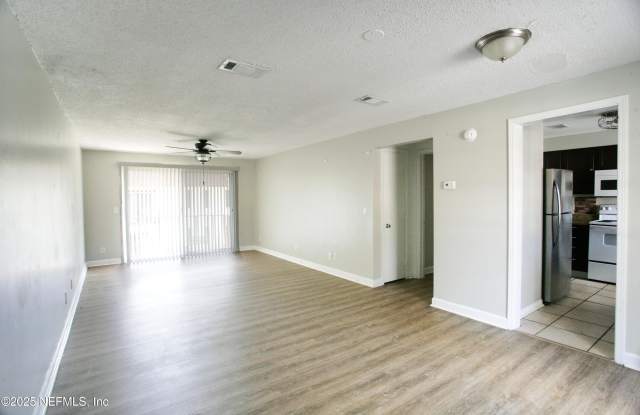 1713 EL CAMINO Road unit: 8 photos photos