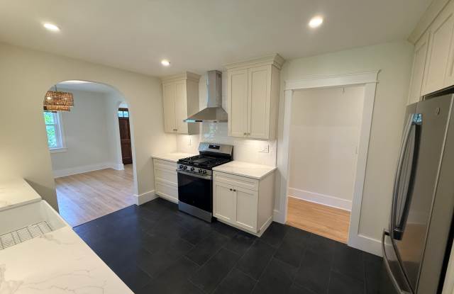 2079 Saint Lukes Drive Unit A Gallery 2