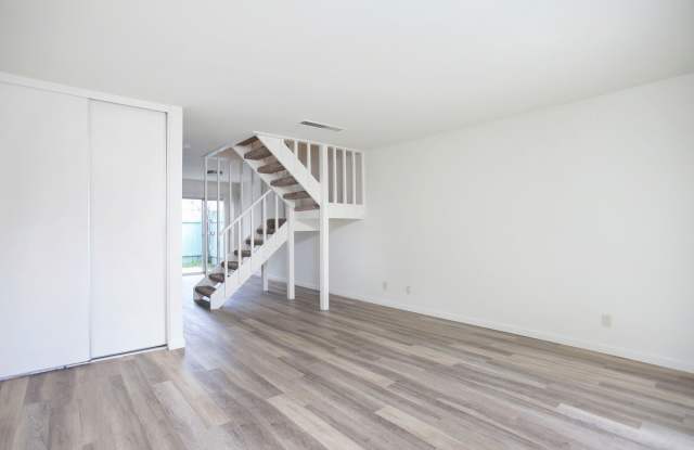 Wonderful Remodeled 2-Story 2BD/1.5BA Townhome in North PB! Parking & Laundry! $3,995/mo Gallery 2