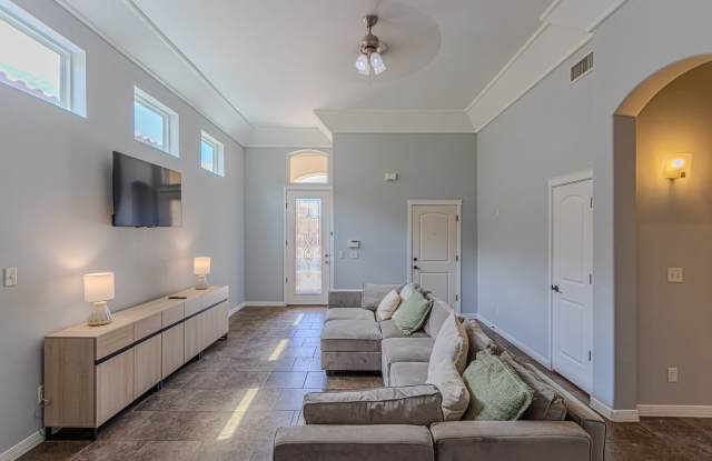 Great home in the Las Palmas gated community Gallery 4